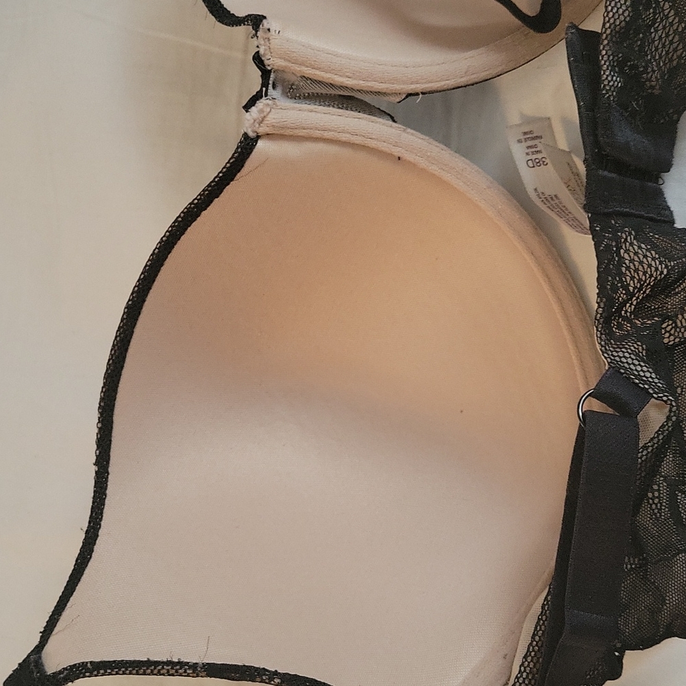 Black lace bra with underwire, EUC!🎊🎉 - Picture 9 of 10